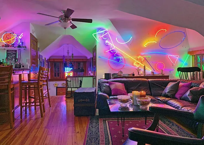Mike & Allen\'S Place On The Park_3