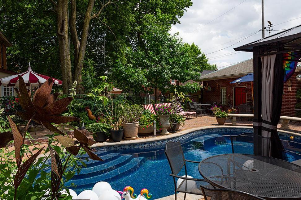 Mike & Allen's Place On The Park_3